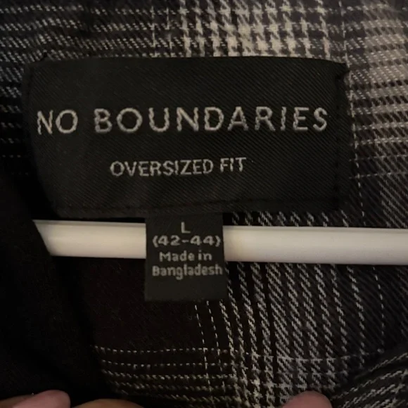 Men's Black and Gray Plaid Hooded Button Down Shirt. Size L - Picture 3 of 10